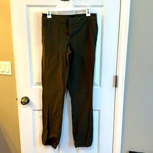 Women's Athleta lined pants. Size 4. Dark Green. Excellent condition.